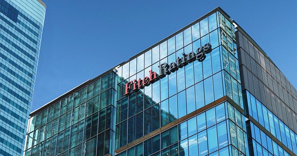 Fitch ne lasă deasupra prăpastiei: România își păstrează ratingul, dar avertismentul&nbsp;rămâne