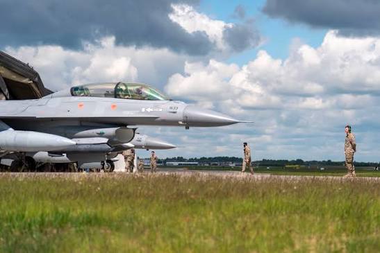 Dronă în spațiul aerian al României: F-16 ridicate de la sol și trei alerte în&nbsp;Tulcea