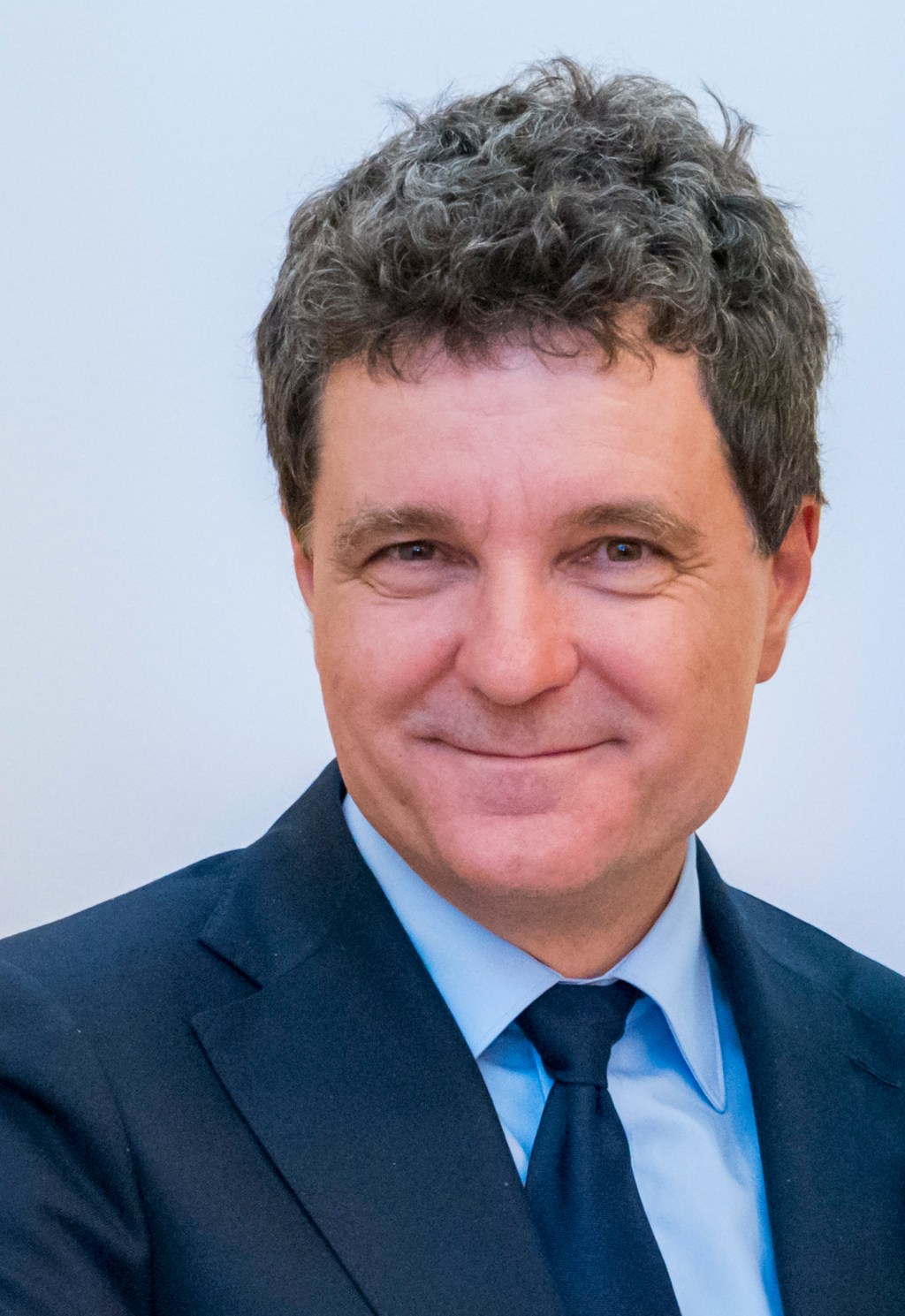 Președintele Nicușor Dan, portret oficial